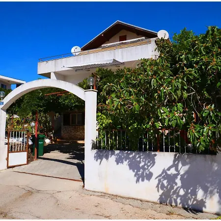 Apartment Andi Podglavica